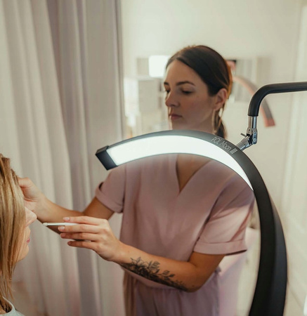 Lampa Kosmetyczna Podłogowa LED Mocna 45W Przedłużania Rzęs Stojąca Czarna